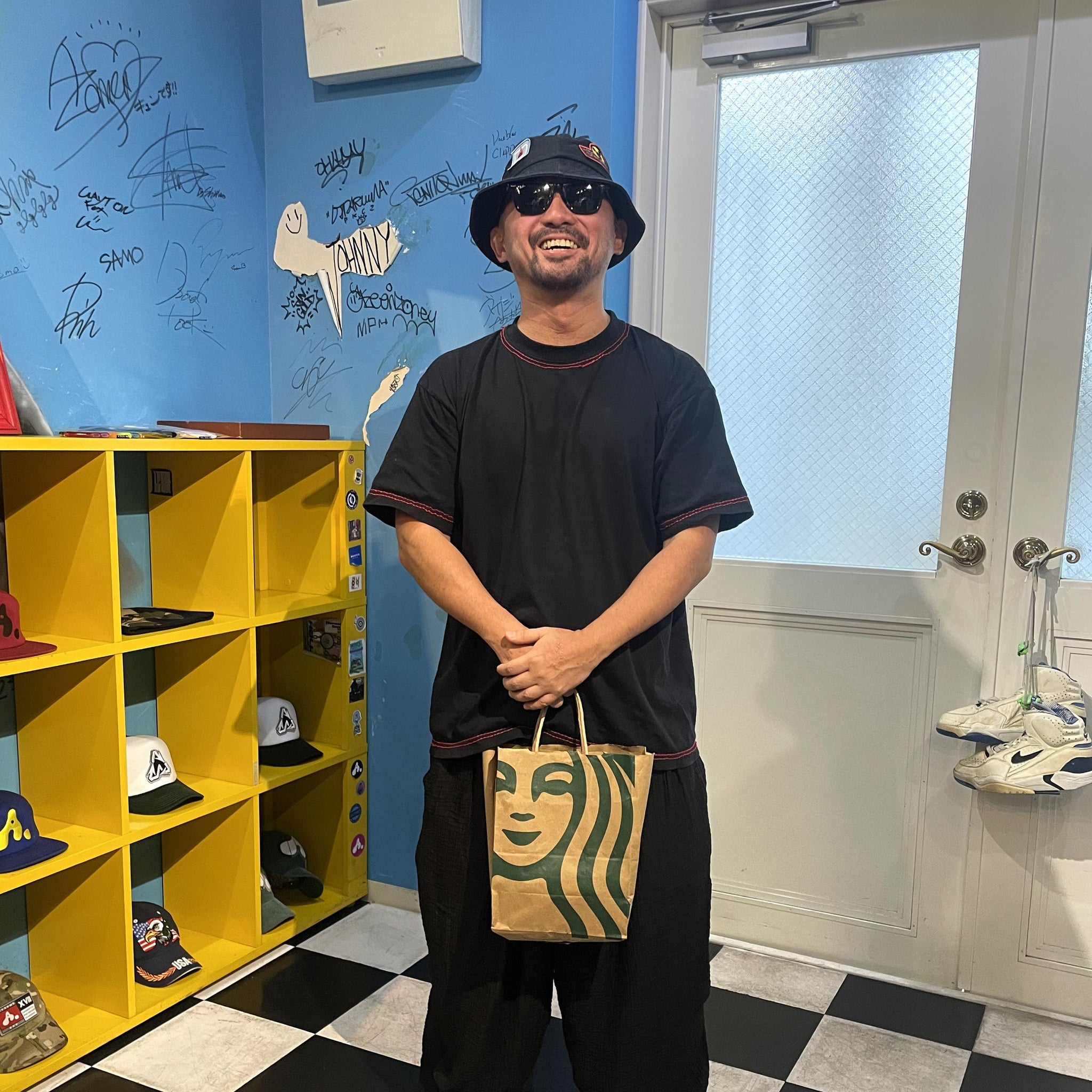 WELCOME TO SHOPPING – Awesome Boy